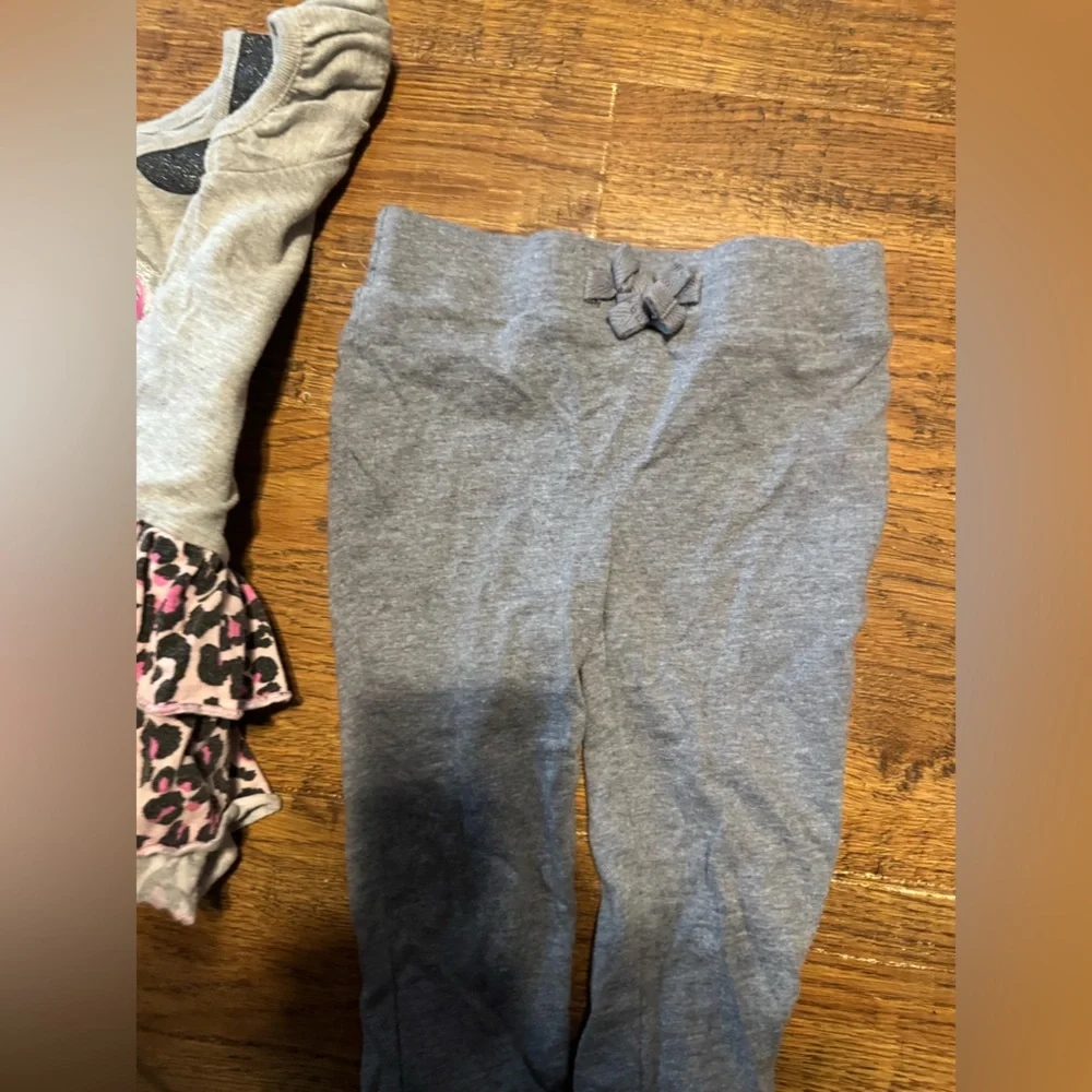 Old navy girls joggers 18-24 months bonus free paw patrol top